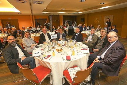 Ricardo López (Podemos), Isabel Blanco (PP), Juan Luis  de las Rivas (CES), ÁngelMaría Marinero (JCYL), José Antonio Arias (ELMUNDO DECYL),Evelio Angulo (UGT), Saturnino Fernández (CC.OO.)y Pedro García (CCLC).