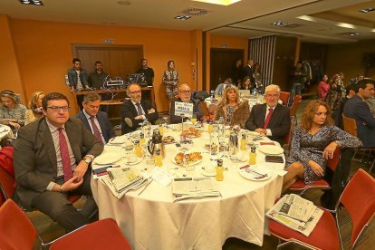 David Esteban (CECALE), Luis Ortiz (Fundación Schola), AgustínTapia (Mutua Universal), JuanUseros (Club de Empresas), Ana Luquero (ELMUNDO DECYL), José Luis Álvarez (ACOR) y María Blanco (Subdelegación del Gobierno).