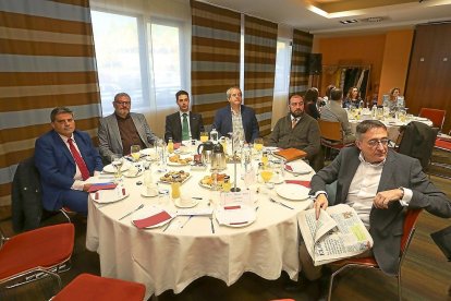Enrique Cobreros (AEICE), Abel Negro (Armoniza), Miguel ÁngelGonzález (MCVA), David Marcos (Caja Rural), Óscar Soto (ADER), Alberto Balmori (Rentur).