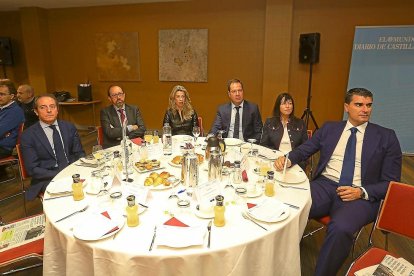 Ignacio Martín (Ibermutuamur), Pablo Riol (Iberaval), Sandra Martínez (Iberaval), Fernando Ponzán (Banco Sabadell), Sonia Gallego (Gesvalt) y Santiago Campos (Global Scamp),