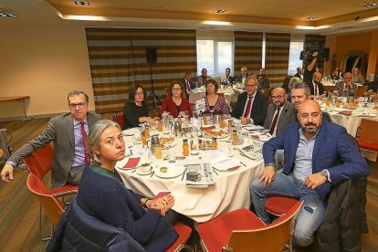 Nuria González (UGT), Mariano Veganzones (CESCYL), María Bártulos (CCOO), Elsa Caballero (CCOO), Cristina de la Torre (CCOO) José Antonio Martínez Bermejo (PP Ayuntameinto de Valladolid), Felipe Ramos (ELMUNDO DECYL), Raúl Santa Eufemia y Óscar Lobo (UGT).
