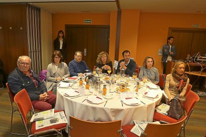 José MaríaVega (Unión de Consumidores), Marisol Montalvo (alcaldesa de Santo Tomé de Zabancos), José AntonioConde (CCOO), Ángela Curiel (CCOO), Alfonso Ábalos (CCOO), Mercedes Martínez (CESCYL) y María Jesús Fraile (CESCYL).