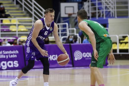 UEMC Real Valladolid Baloncesto -Huesca. / PHOTOGENIC