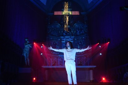 Representación de 'Vía Crucis, el Musical' en la Catedral de Valladolid. / LOSTAU