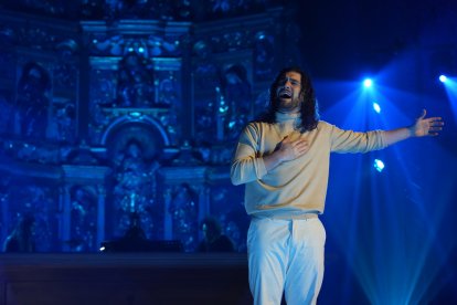 Representación de 'Vía Crucis, el Musical' en la Catedral de Valladolid. / LOSTAU