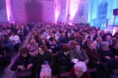 Representación de 'Vía Crucis, el Musical' en la Catedral de Valladolid. / LOSTAU