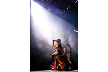 Ana Torroja durante una actuación este verano. TWITTER: ANA TORROJA