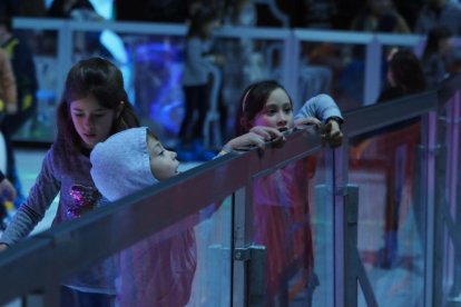 Arroyolandia abre hasta el 8 de enero con la pista de hielo sintética, hinchables y ludoteca. PHOTOGENIC