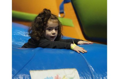 Arroyolandia abre hasta el 8 de enero con la pista de hielo sintética, hinchables y ludoteca. PHOTOGENIC