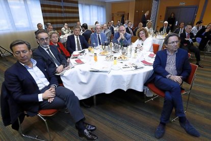 Jesús Abia (Emergencias Sanitarias), Rafael Sánchez  Sacyl), María de la Concha Nafría (Gerencia de Sacyl), Rafael López (Gerencia Regional de Salud), Agustín Álvarez (Salud Pública), Alejandro Vázquez (Sanidad Cortes), Paloma Vallejo (Cortes) y Daniel Fernández (Seguridad Pública).