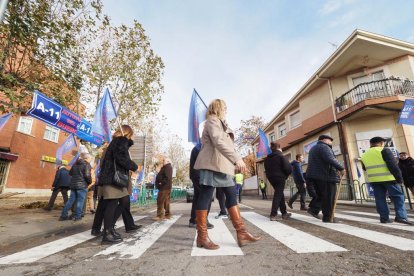 Recreación humorística del comienzo de las obras de la A-11 en Peñafiel. PHOTOGENIC