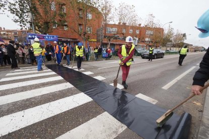 Recreación humorística del comienzo de las obras de la A-11 en Peñafiel. PHOTOGENIC