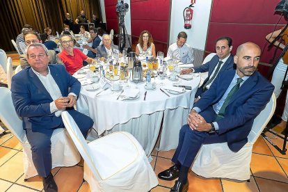 Miguel Ángel González, Luis Fernández, Florentino Santos, Jesus Yllera, Teresa Gil, Constantino Lázaro, Ángel Pozo España, Jorge Villoria.