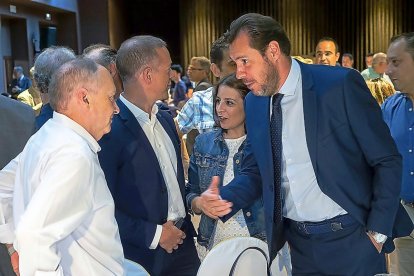 Ander Gil, Adriana Lastra y Óscar Puente.
