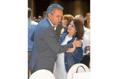 Javier Izquierdo y Adriana Lastra.
