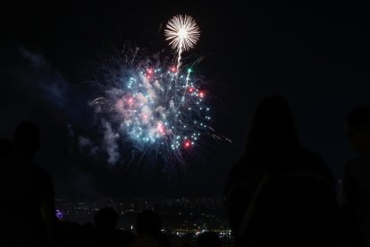 Última sesión de fuegos artificiales: Pirotecnia Pablo. / PHOTOGENIC/ CARLOS LLORENTE