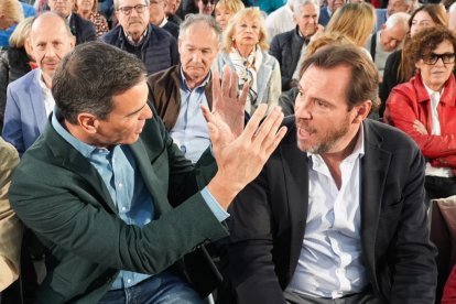El secretario general del PSOE y presidente del Gobierno, Pedro Sánchez, participa en un acto público para apoyar al secretario general del PSOE de Valladolid, alcalde de la ciudad y candidato a la reelección, Óscar Puente. -J. M. LOSTAU