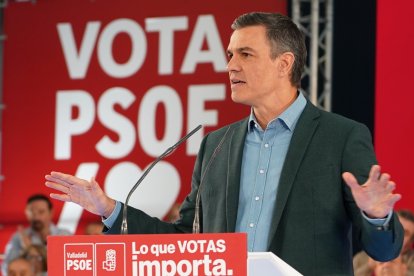 El secretario general y el presidente del Gobierno, Pedro Sánchez, participa en un acto público en Valladolid. -ICAL
