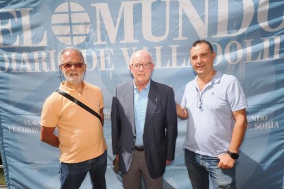 Ciriaco Rodríguez de la Junta de Cofradías y los arzobispados José María Conde y José Ignacio Ramos.- PHOTOGENIC