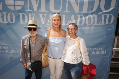 Ángel Crespo y Martina Gambade de la Asociación Amigos del Pisuerga y la comercial de El Mundo, Ana Remis.- PHOTOGENIC
