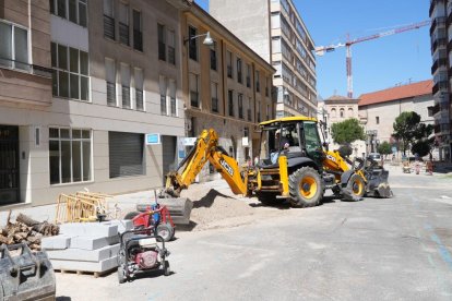 Obras calle Padilla.- J.M. LOSTAU