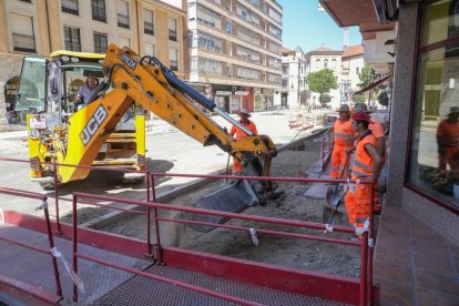 Obras calle Padilla.- J.M. LOSTAU