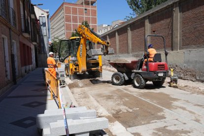 Obras calle José María Lacort.- J.M. LOSTAU