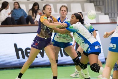 Fotos de Balonmano Gijón - Caja Rural Aula. / LOF