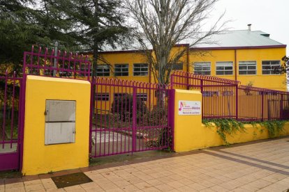 Escuela Municipal de Música Mariano de las Heras en la calle Joaquín Velasco Martín.- J.M. LOSTAU