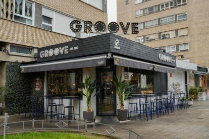 Establecimiento Groove en la calle Joaquín Velasco Martín.- J.M. LOSTAU