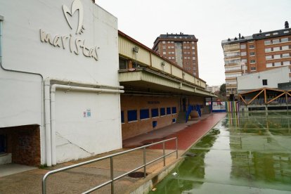 Colegio Maristas en la calle Joaquín Velasco Martín.- J.M. LOSTAU