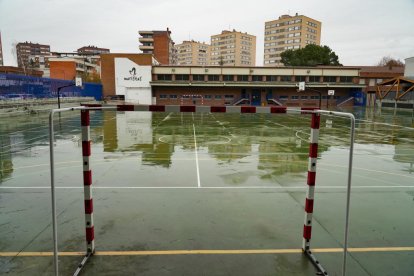 Polideportivo Maristas en la calle Joaquín Velasco Martín.- J.M. LOSTAU