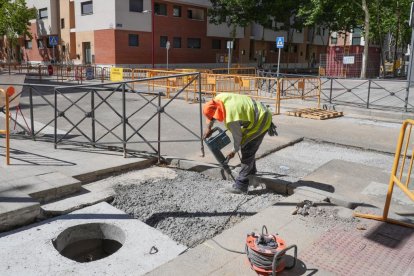 Obras calle Monasterio de Santa María de Montserrat.- J.M. LOSTAU
