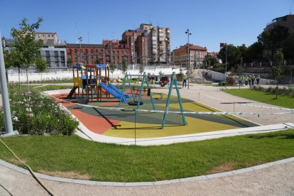 Obras túnel peatonal Panaderos y parque infantil.- J.M. LOSTAU