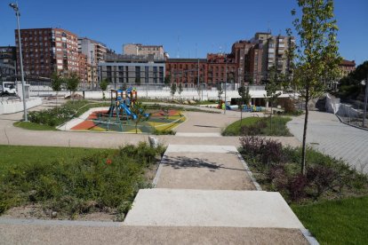 Obras túnel peatonal Panaderos y parque infantil.- J.M. LOSTAU