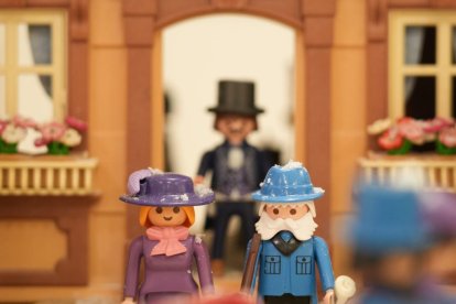 Belén de Playmobil en la oficina de Turismo en la Acera de Recoletos en Valladolid.- J.M. LOSTAU