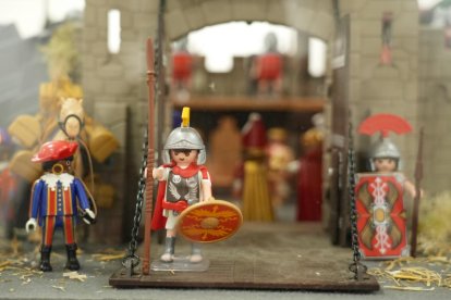 Belén de Playmobil en la oficina de Turismo en la Acera de Recoletos en Valladolid.- J.M. LOSTAU