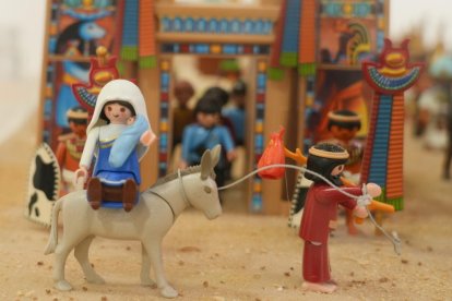 Belén de Playmobil en la oficina de Turismo en la Acera de Recoletos en Valladolid.- J.M. LOSTAU