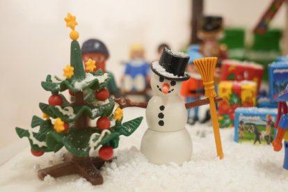 Belén de Playmobil en la oficina de Turismo en la Acera de Recoletos en Valladolid.- J.M. LOSTAU