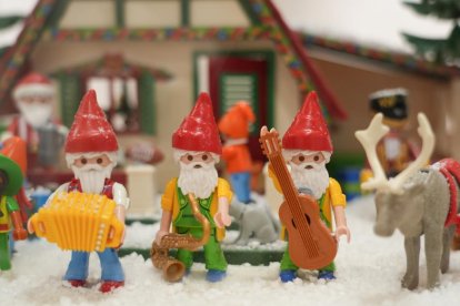 Belén de Playmobil en la oficina de Turismo en la Acera de Recoletos en Valladolid.- J.M. LOSTAU