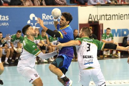 Imagen del Recoletas-Anaitasuna de la 11ª jornada de la Liga Asobal. / J. M. LOSTAU