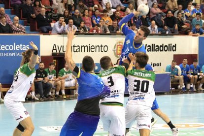 Imagen del Recoletas-Anaitasuna de la 11ª jornada de la Liga Asobal. / J. M. LOSTAU
