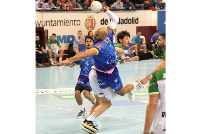 Imagen del Recoletas-Anaitasuna de la 11ª jornada de la Liga Asobal. / J. M. LOSTAU