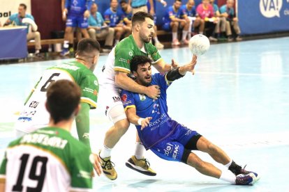 Imagen del Recoletas-Anaitasuna de la 11ª jornada de la Liga Asobal. / J. M. LOSTAU