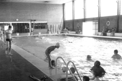 Piscina cubierta del Instituto Zorrilla en 1973 .-ARCHIVO MUNICIPAL VALLADOLID