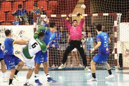 Imagen del Recoletas-Anaitasuna de la 11ª jornada de la Liga Asobal. / J. M. LOSTAU