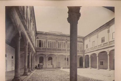 Palacio Real (Capitanía General). Patio en 1872
ARCHIVO MUNICIPAL VALLADOLID