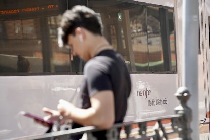 Tren de Media Distancia en la estación de Valladolid. PHOTOGENIC