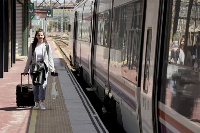 Tren de Media Distancia en la estación de Valladolid. PHOTOGENIC