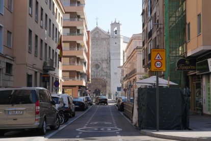 Calle Felipe II con San Pablo al fondo en la actualidad .-J.M. LOSTAU
